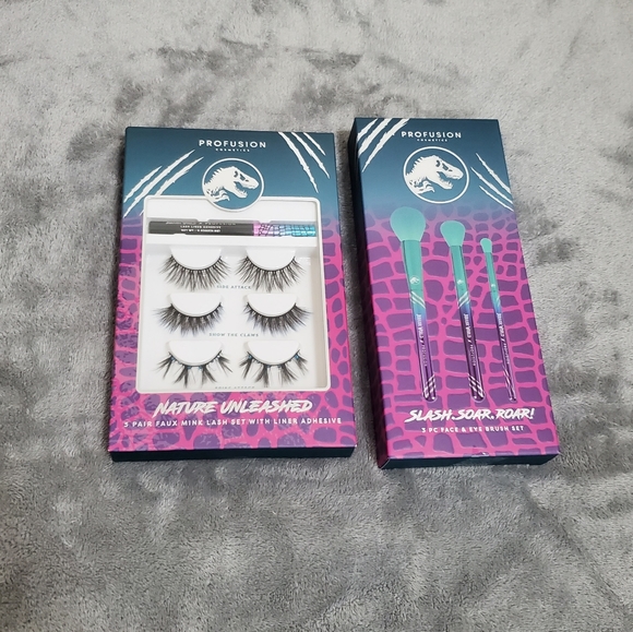 10-Piece Jurassic World X Profusion Makeup Set *Limited Edition* - Picture 2 of 7